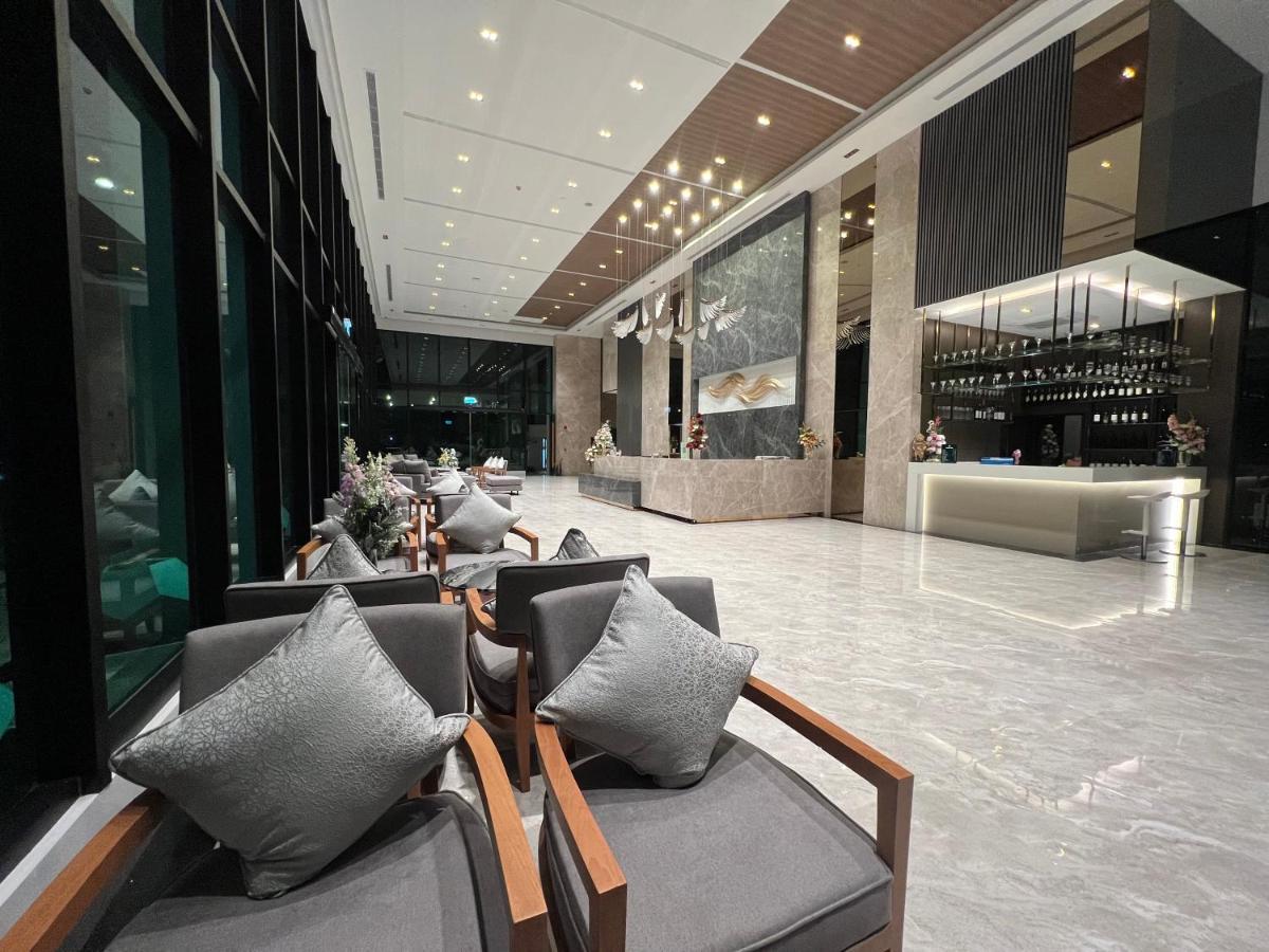 Crystal Srivaree Suvarnabhumi Hotel Ban Khlong Bang Krathiam Dış mekan fotoğraf