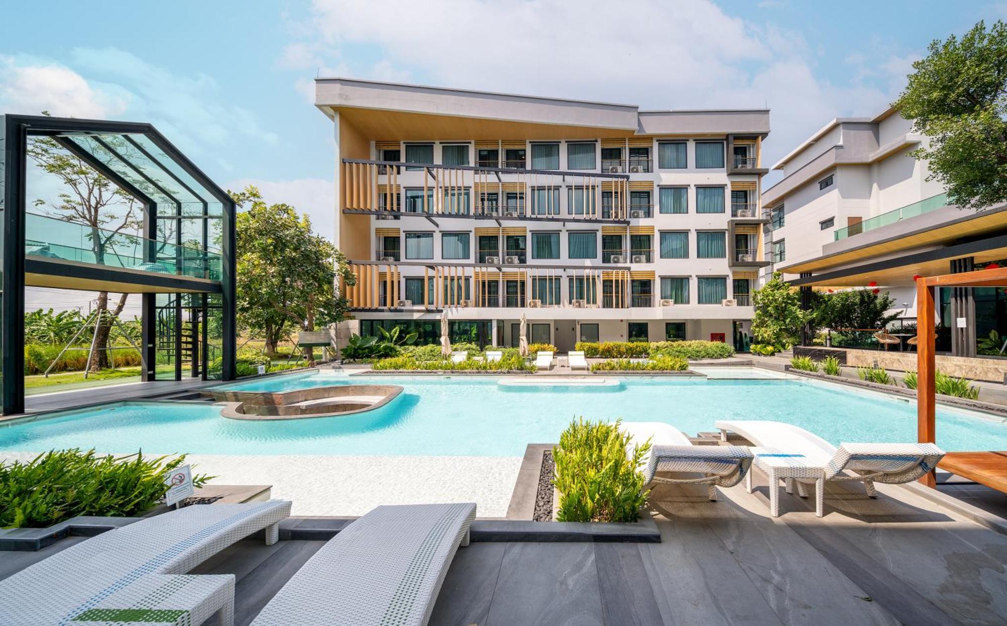 Crystal Srivaree Suvarnabhumi Hotel Ban Khlong Bang Krathiam Dış mekan fotoğraf