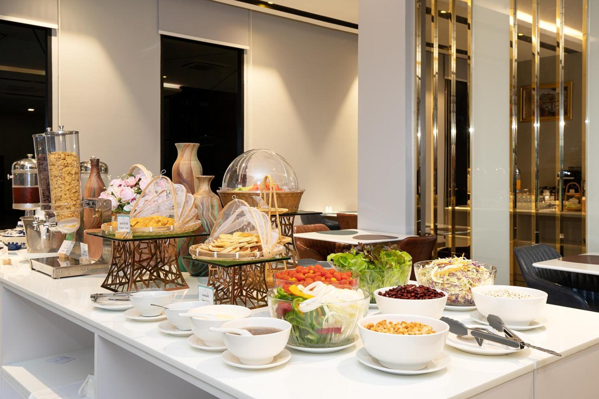 Crystal Srivaree Suvarnabhumi Hotel Ban Khlong Bang Krathiam Dış mekan fotoğraf