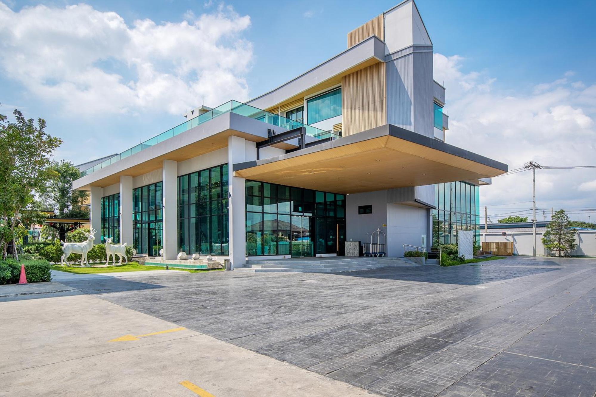 Crystal Srivaree Suvarnabhumi Hotel Ban Khlong Bang Krathiam Dış mekan fotoğraf