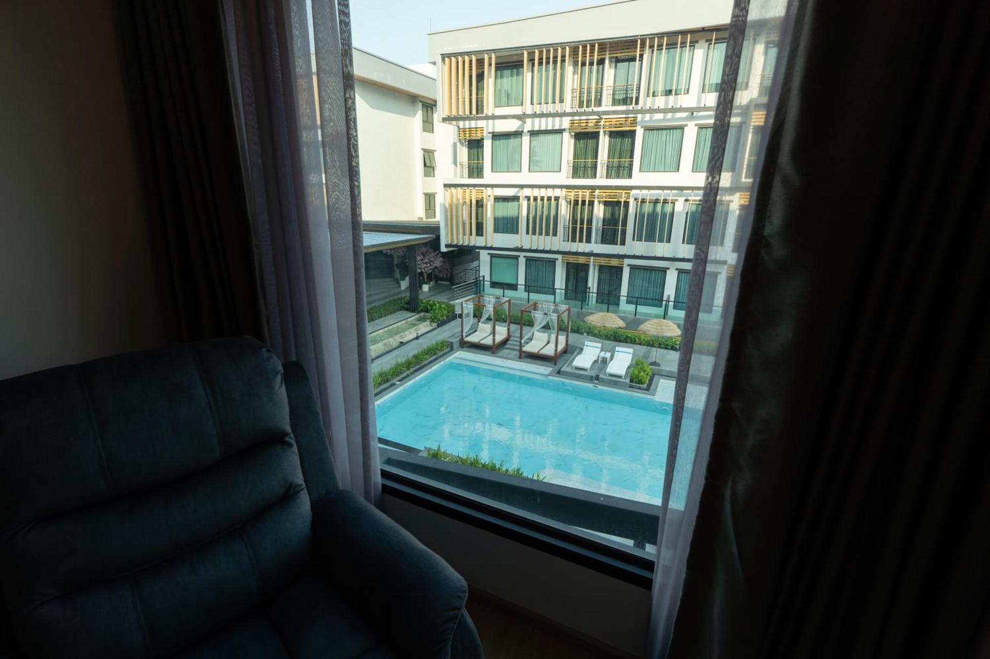 Crystal Srivaree Suvarnabhumi Hotel Ban Khlong Bang Krathiam Dış mekan fotoğraf